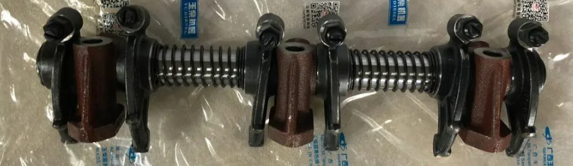 Ось коромысел в сборе двигателя Yuchai YC6B125/YC6108 J3100-1007100B/1630-1007030    