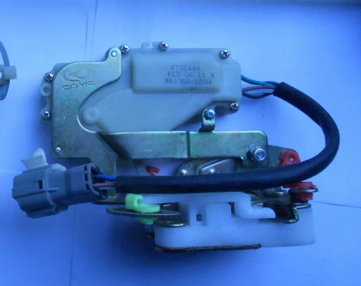 Замок комплект на дверь правый Camc 6105B-010